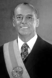 João Baptista de Oliveira Figueiredo nasceu em 15 de janeiro de 1918, no Rio de Janeiro-RJ, em uma família com tradição militar.
