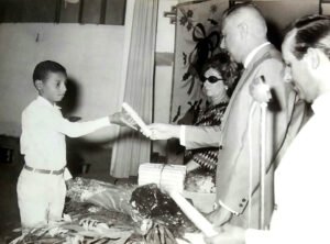 Maria José Bedran de Castro - Zezé Bedran. Professora então professora, participando de formatura escolar em Araçatuba.